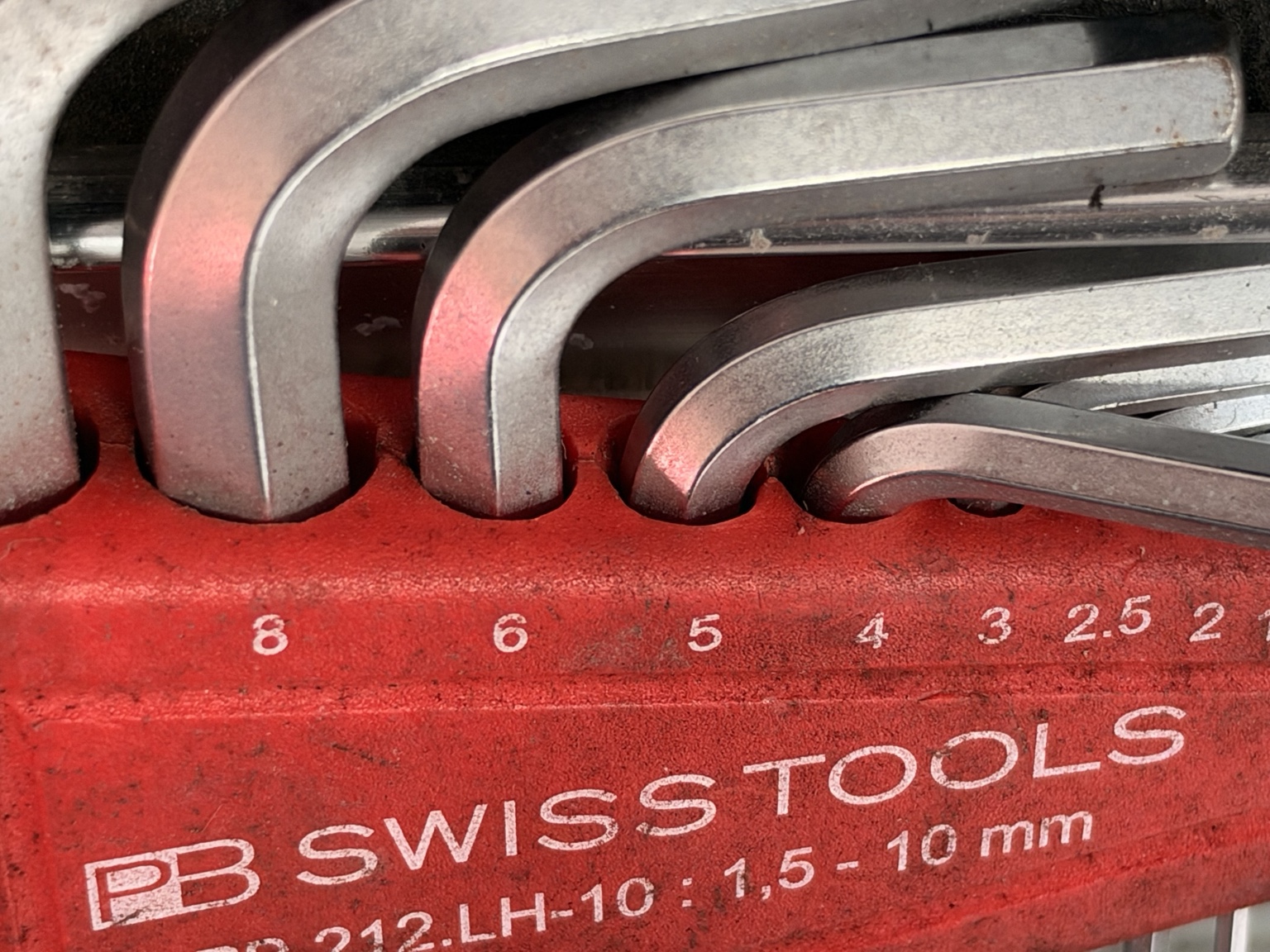 PB SWISS TOOLSの六角レンチの曲がり部分とサイズ表示の接写